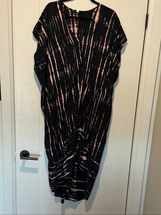 Dresses & Skirts - Black and Beige Tie-Dye Women's caftan o/s